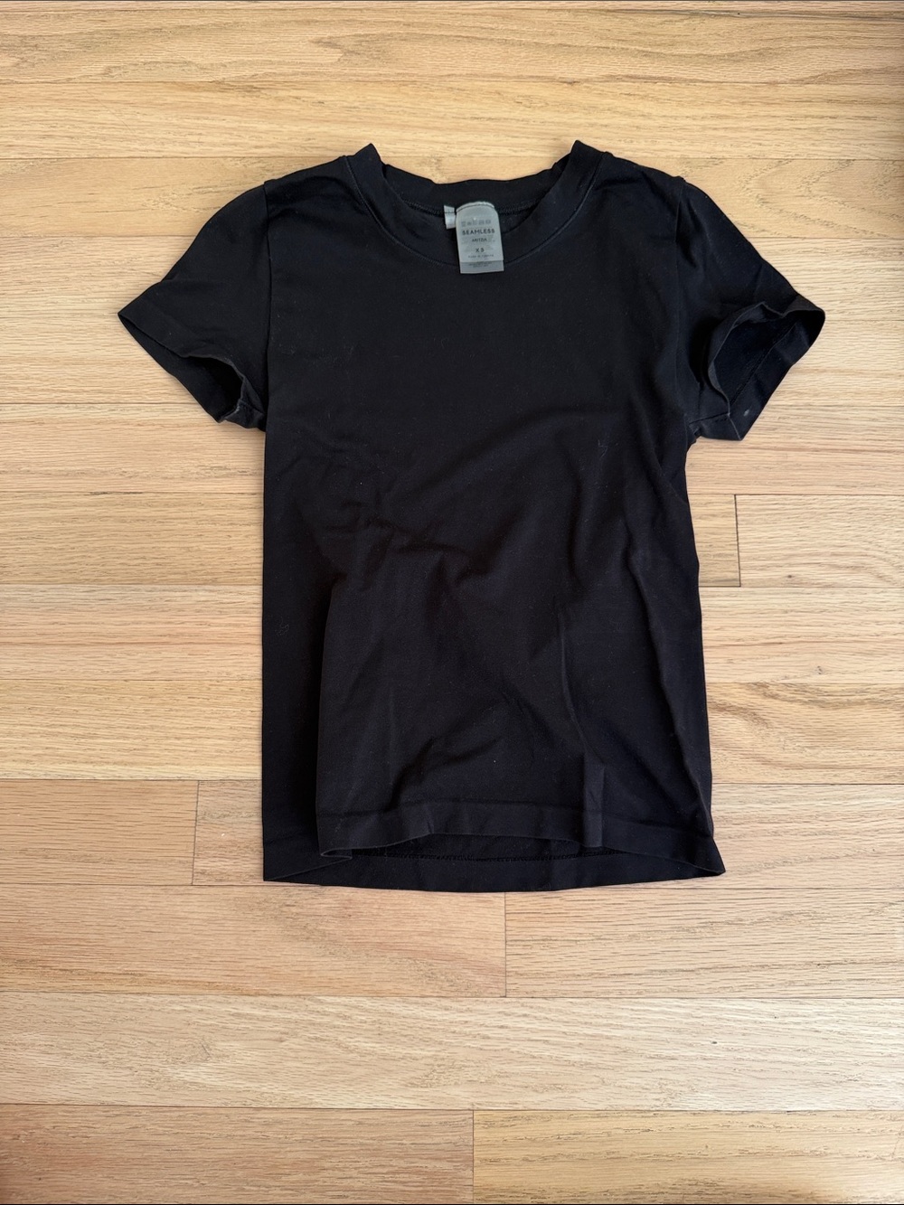 Aritzia seamles Black Crewneck Tee